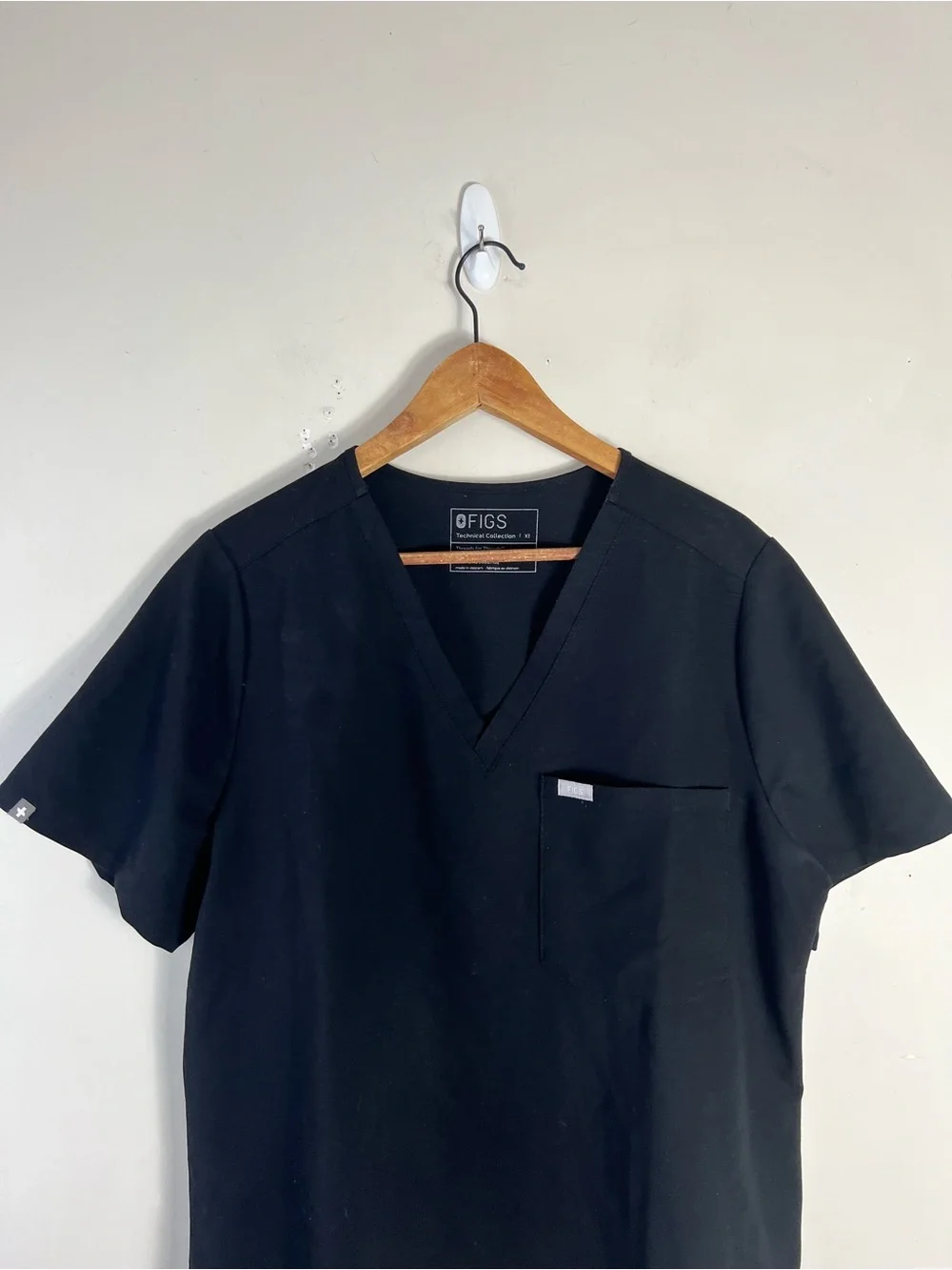 FIGS Catarina One-Pocket Scrub Top  Black Size XL Women's Medical Top - Picture 4 of 10